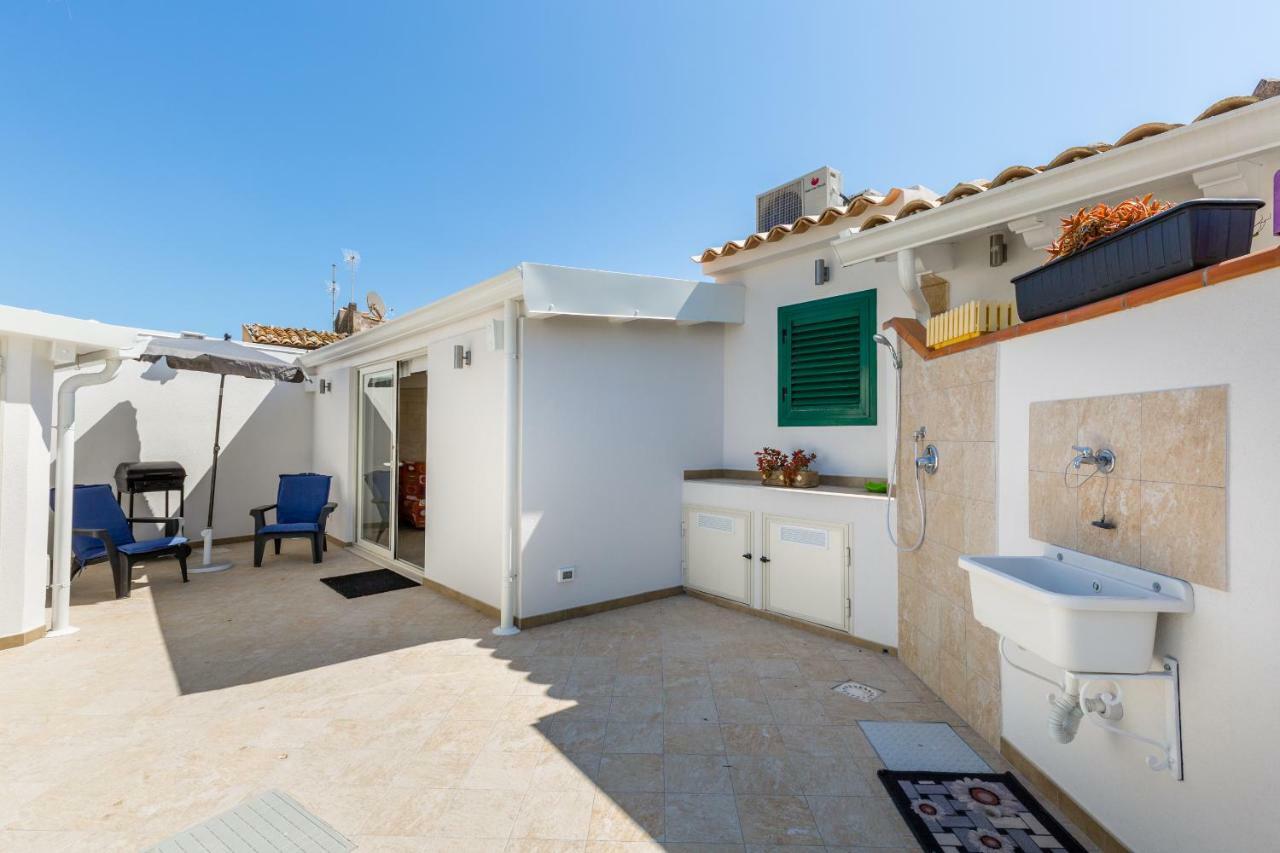 Marinella Di Montalbano Villa Пунта Сека Екстериор снимка