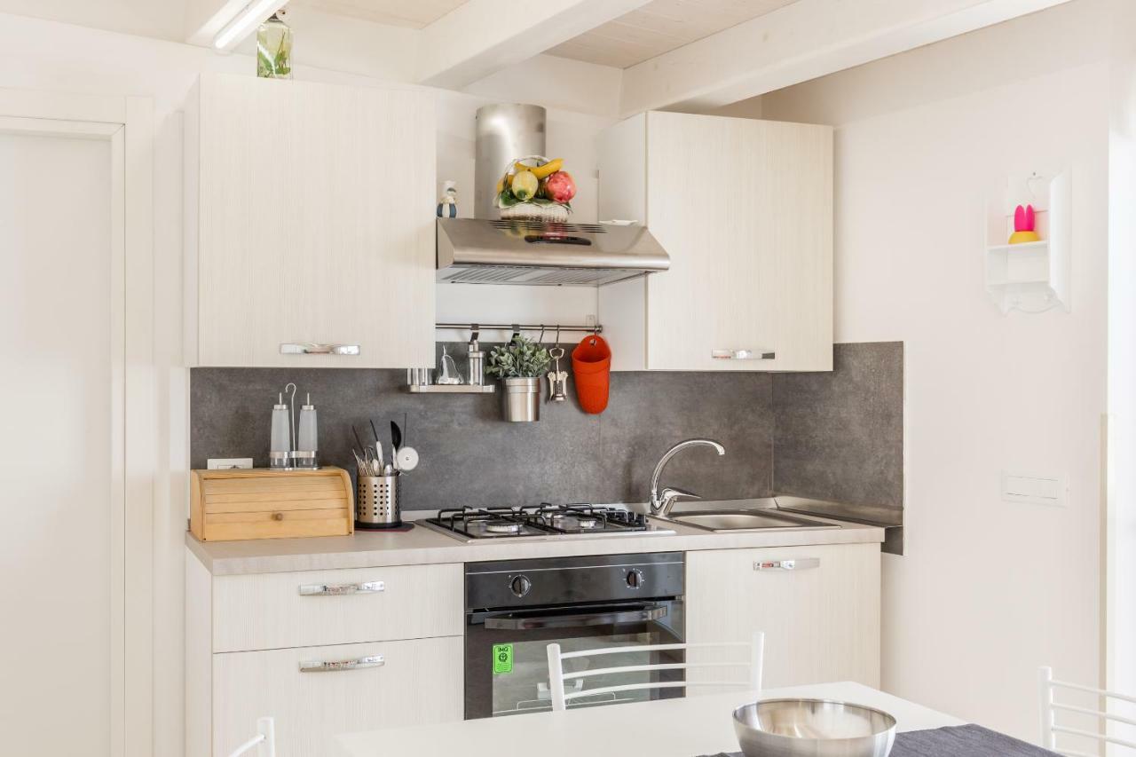 Marinella Di Montalbano Villa Пунта Сека Екстериор снимка